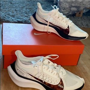 Nike Zoom Gravity Running Shoes